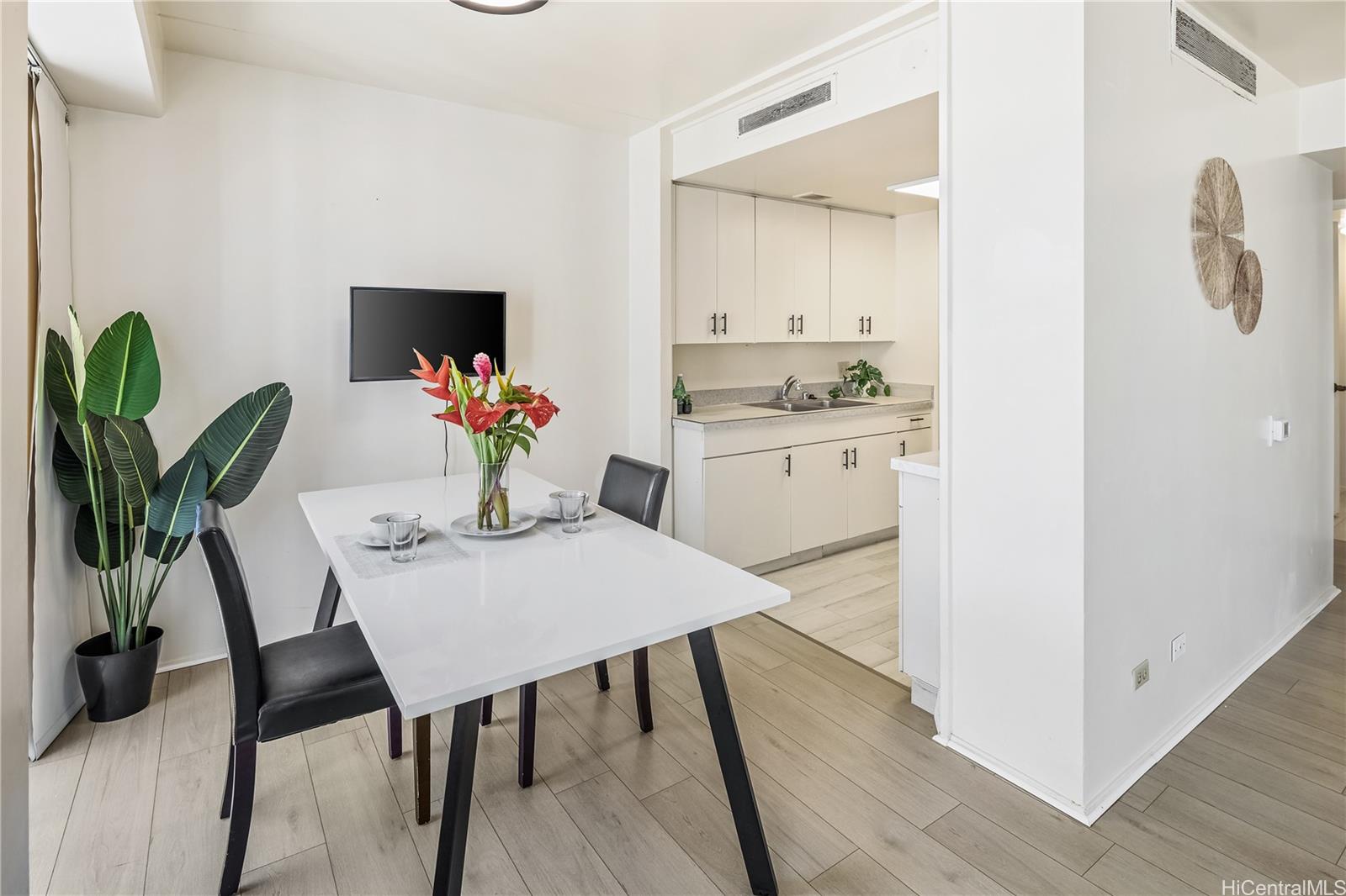 Harbor Square condo # 1704, Honolulu, Hawaii - photo 5 of 25