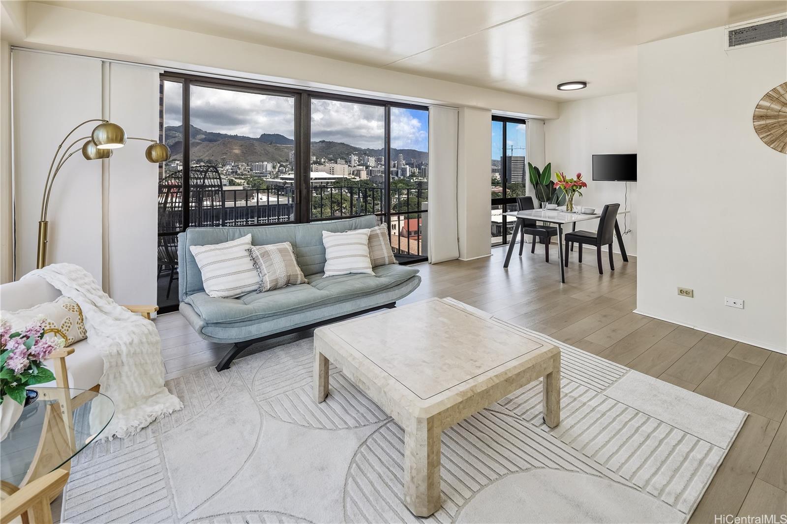 Harbor Square condo # 1704, Honolulu, Hawaii - photo 8 of 25