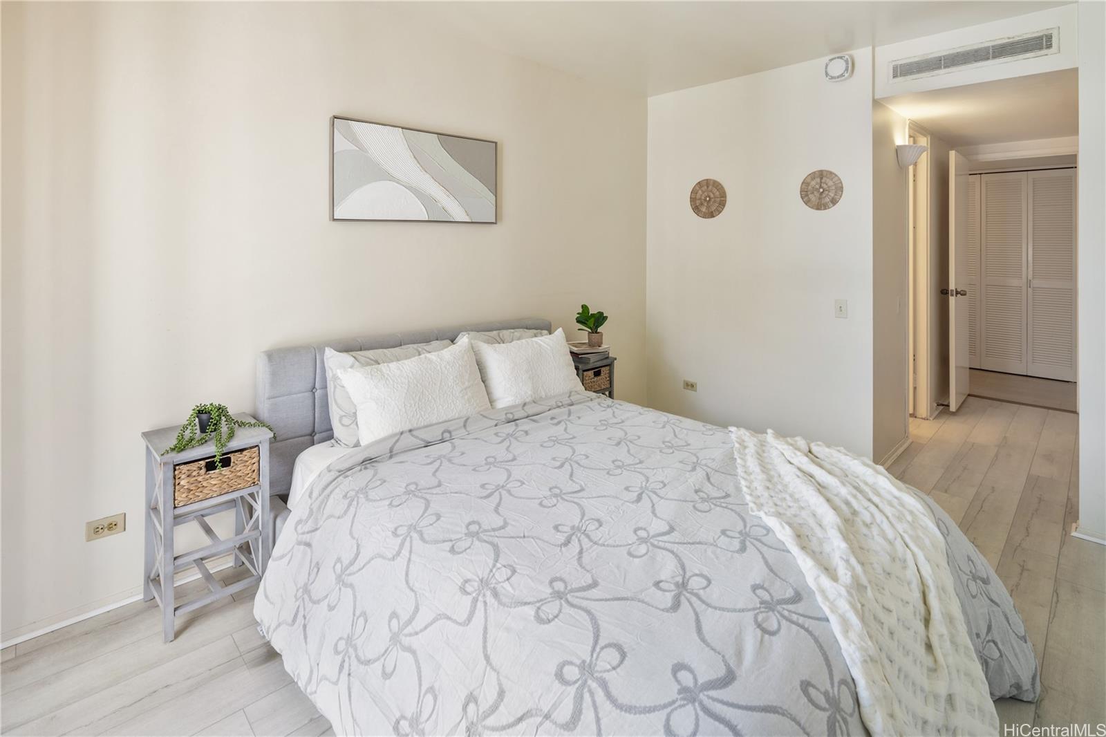 Harbor Square condo # 1704, Honolulu, Hawaii - photo 10 of 25