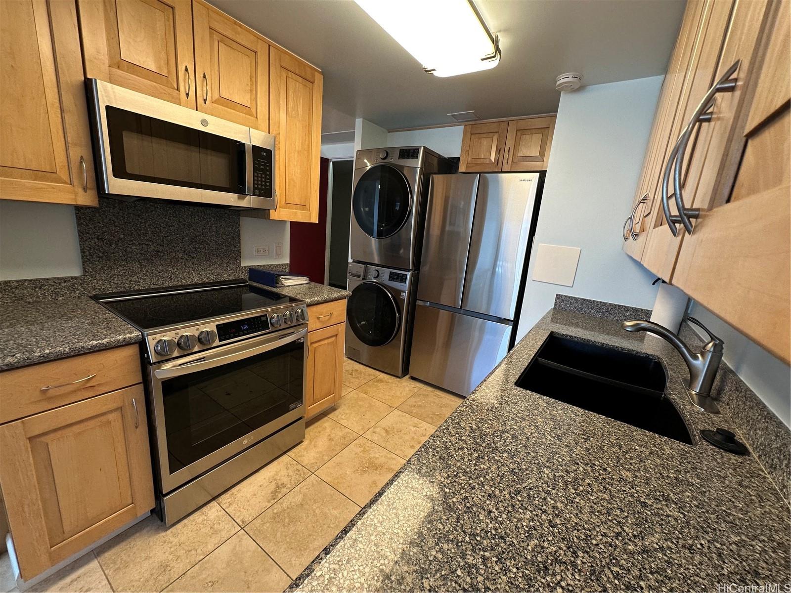 Harbor Square condo # 1708, Honolulu, Hawaii - photo 2 of 19