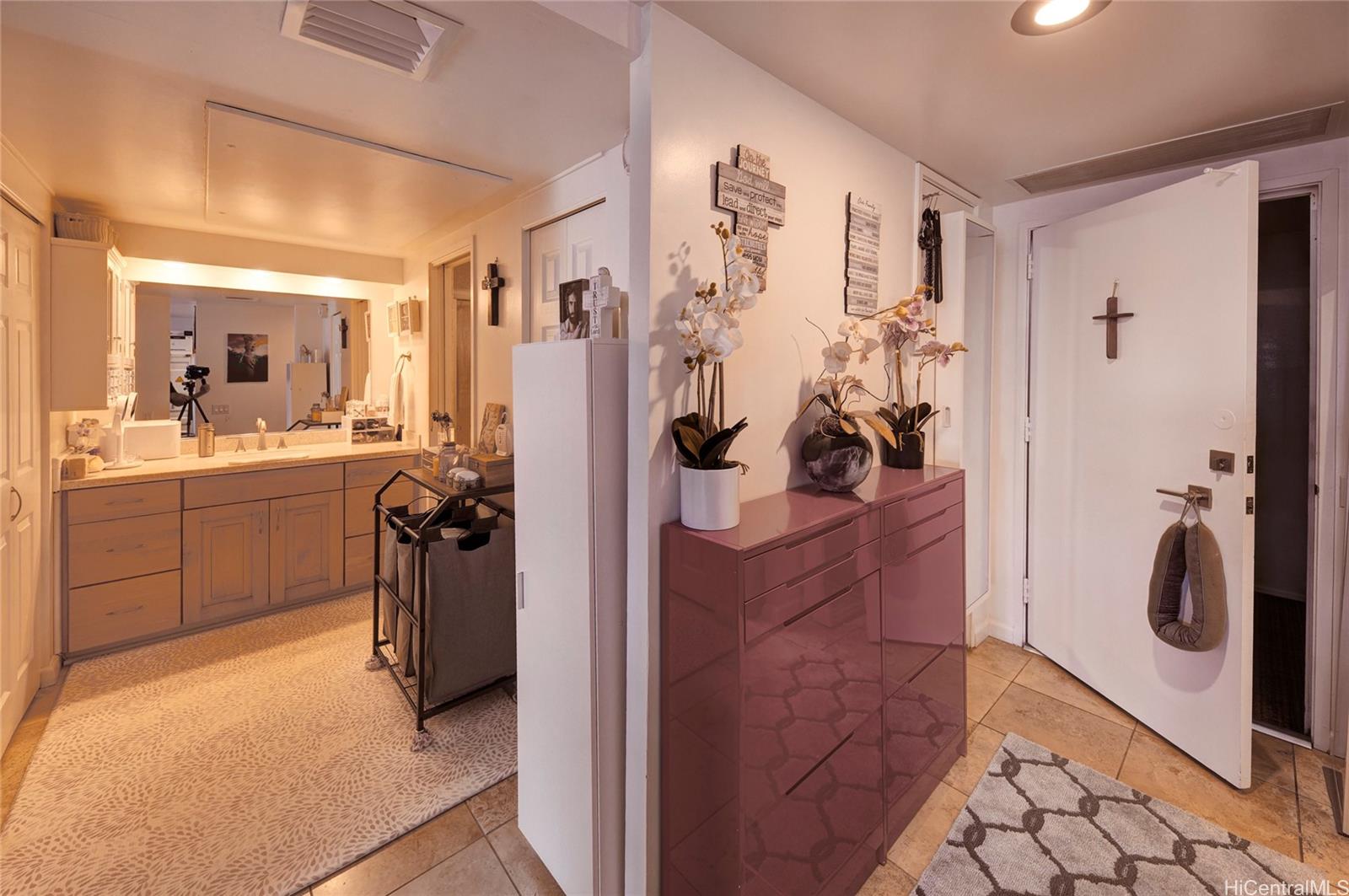 Harbor Square condo # 1708, Honolulu, Hawaii - photo 11 of 25