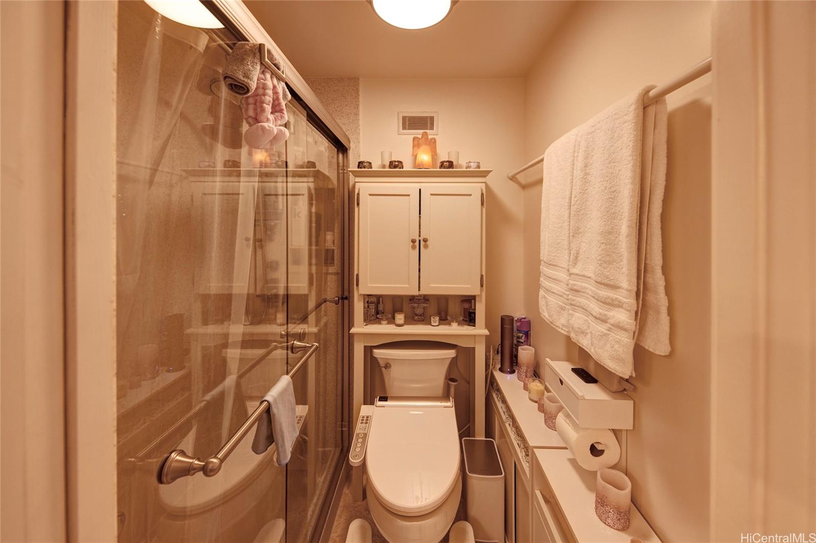 Harbor Square condo # 1708, Honolulu, Hawaii - photo 15 of 25