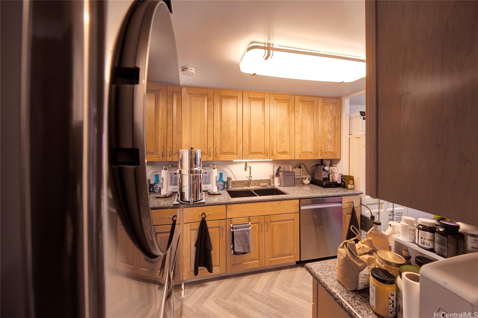 Harbor Square condo # 1708, Honolulu, Hawaii - photo 3 of 25