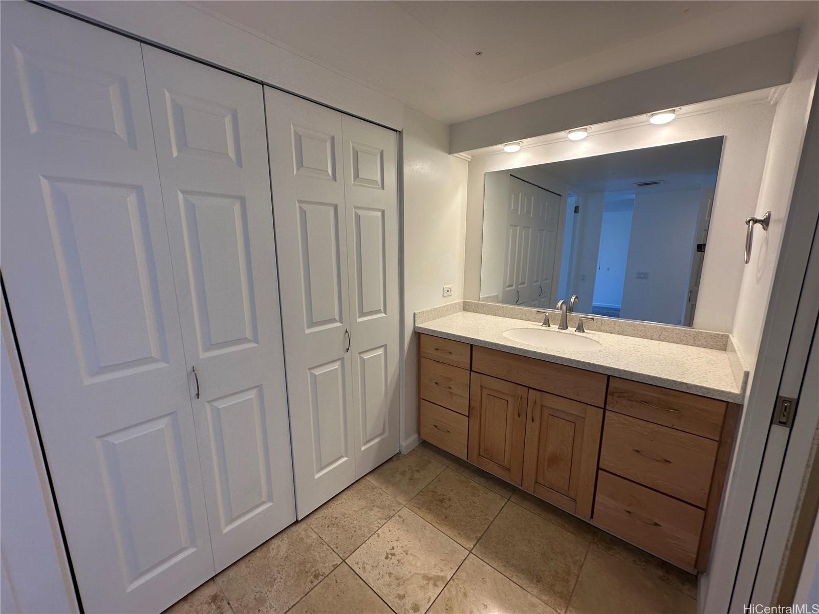 Harbor Square condo # 1708, Honolulu, Hawaii - photo 4 of 19