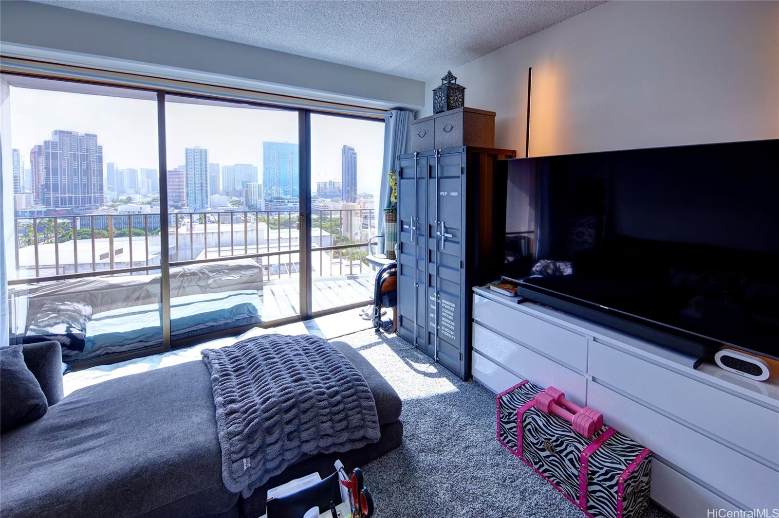 Harbor Square condo # 1708, Honolulu, Hawaii - photo 7 of 25