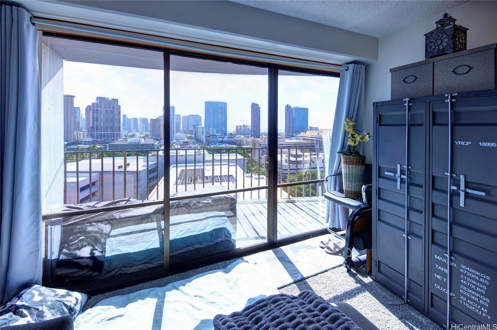 Harbor Square condo # 1708, Honolulu, Hawaii - photo 8 of 25