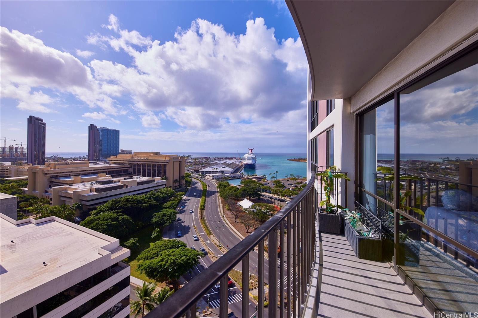 Harbor Square condo # 1708, Honolulu, Hawaii - photo 9 of 25