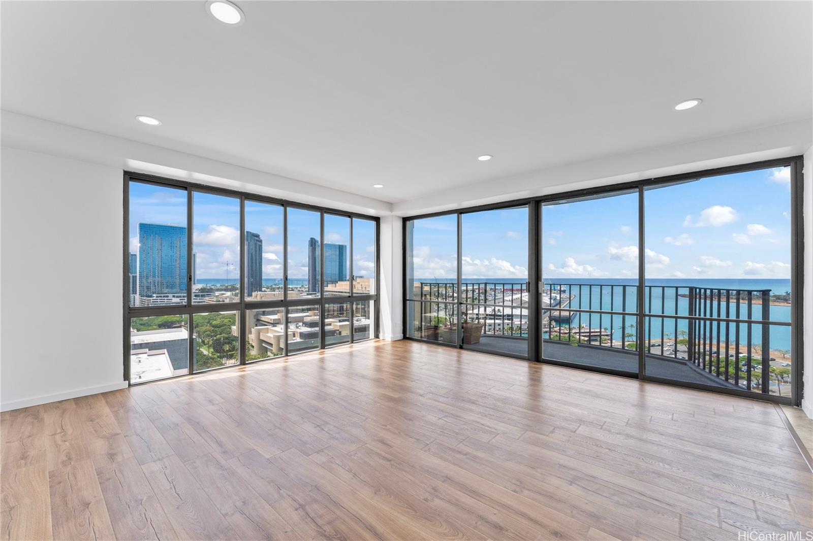 Harbor Square condo # 1709, Honolulu, Hawaii - photo 2 of 25