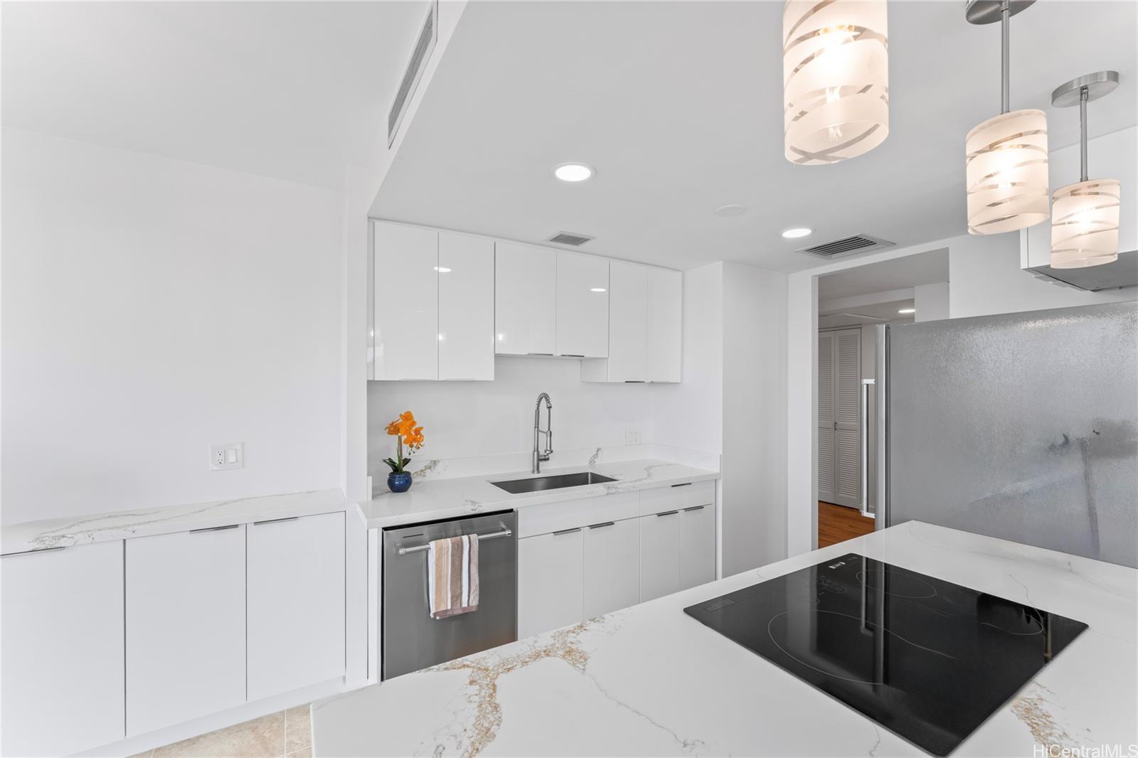 Harbor Square condo # 1709, Honolulu, Hawaii - photo 11 of 25