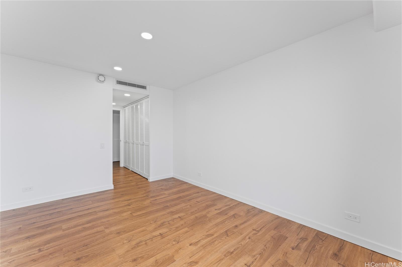 Harbor Square condo # 1709, Honolulu, Hawaii - photo 15 of 25