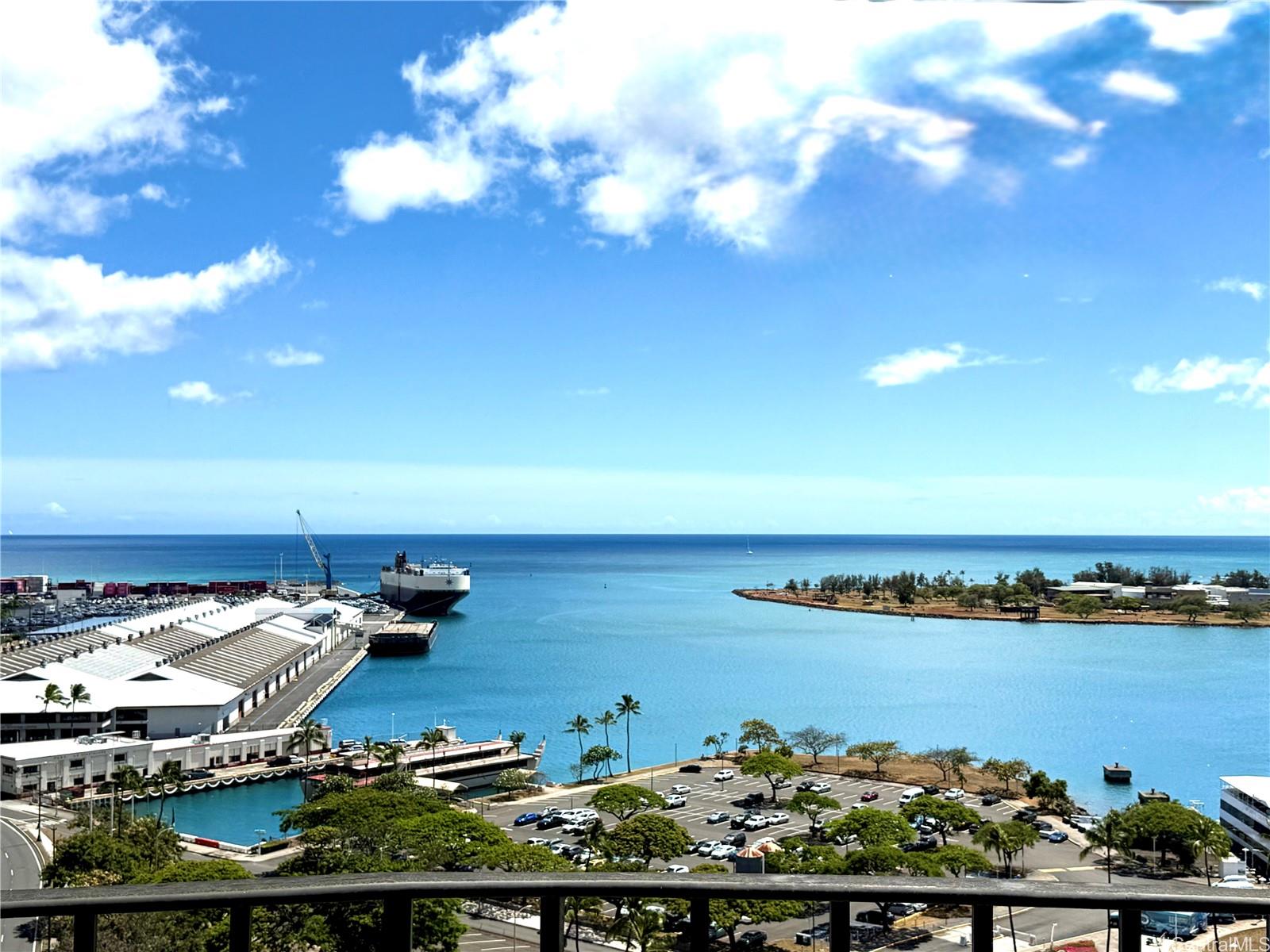 Harbor Square condo # 1709, Honolulu, Hawaii - photo 6 of 25