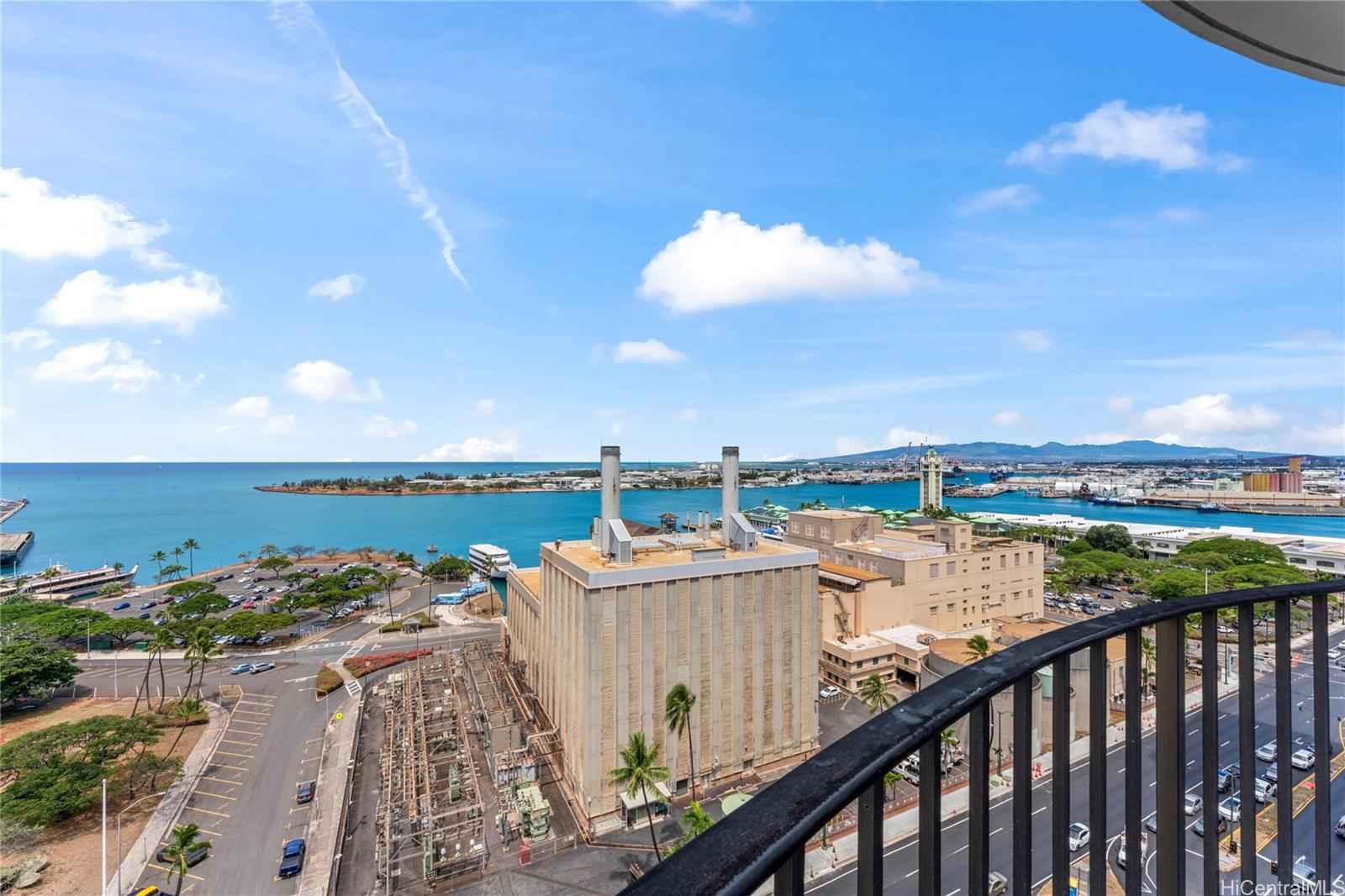 Harbor Square condo # 1709, Honolulu, Hawaii - photo 8 of 25