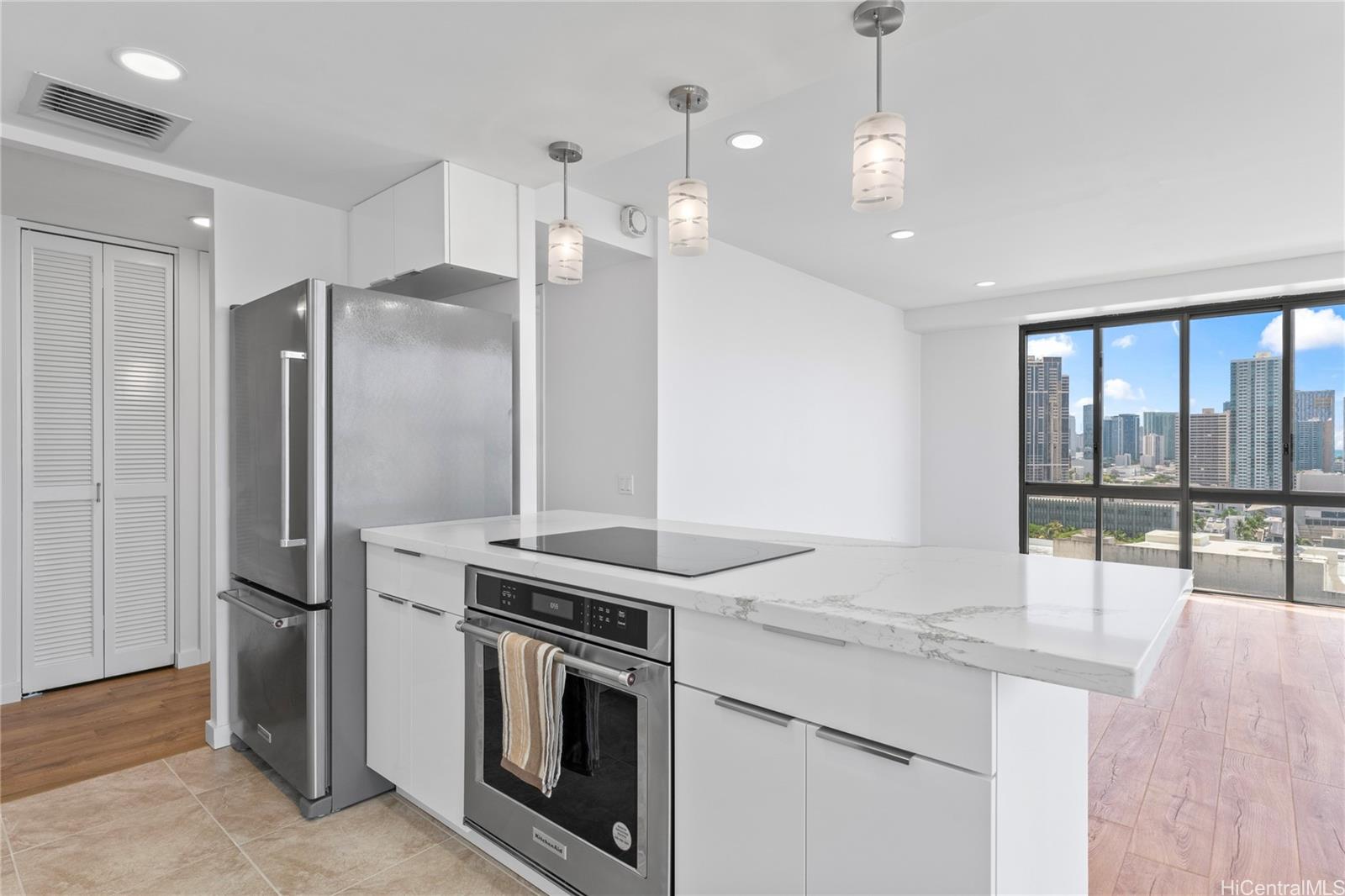 Harbor Square condo # 1709, Honolulu, Hawaii - photo 10 of 25