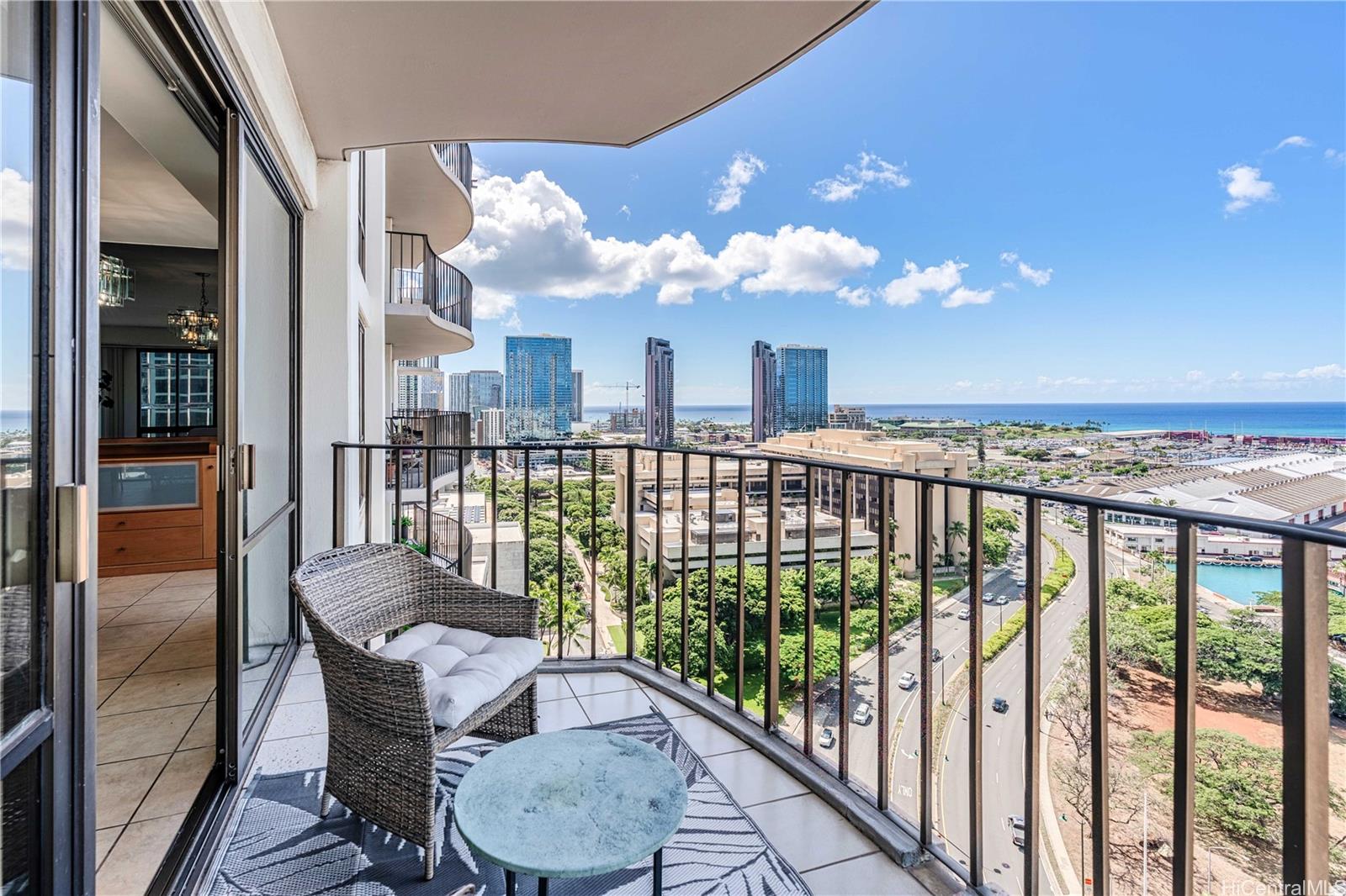 Harbor Square condo # 2101, Honolulu, Hawaii - photo 13 of 25