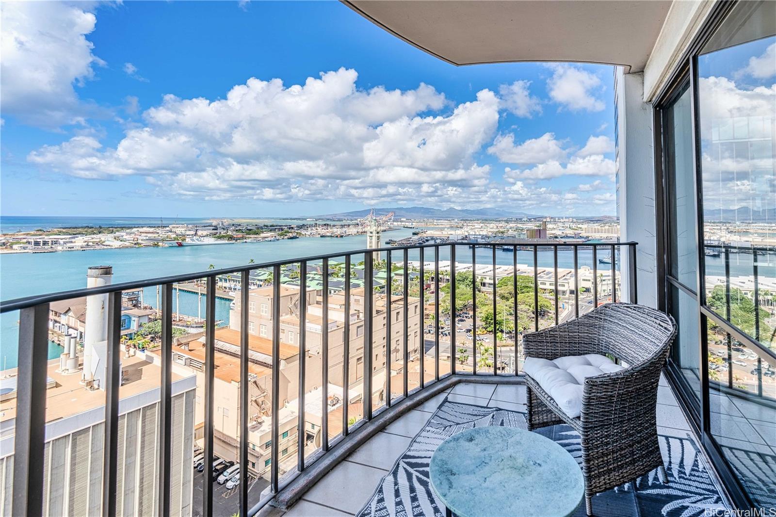 Harbor Square condo # 2101, Honolulu, Hawaii - photo 15 of 25