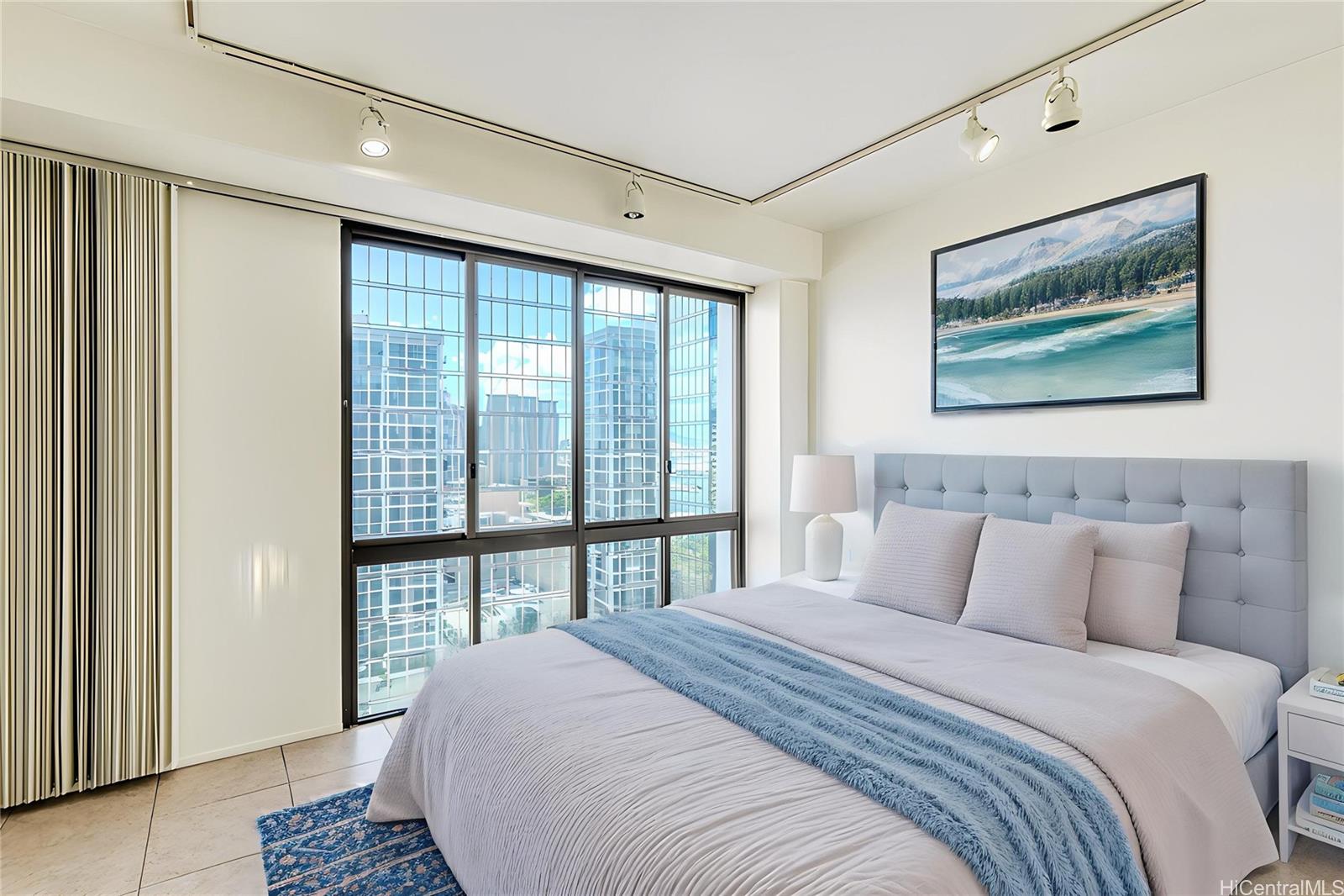 Harbor Square condo # 2101, Honolulu, Hawaii - photo 3 of 25