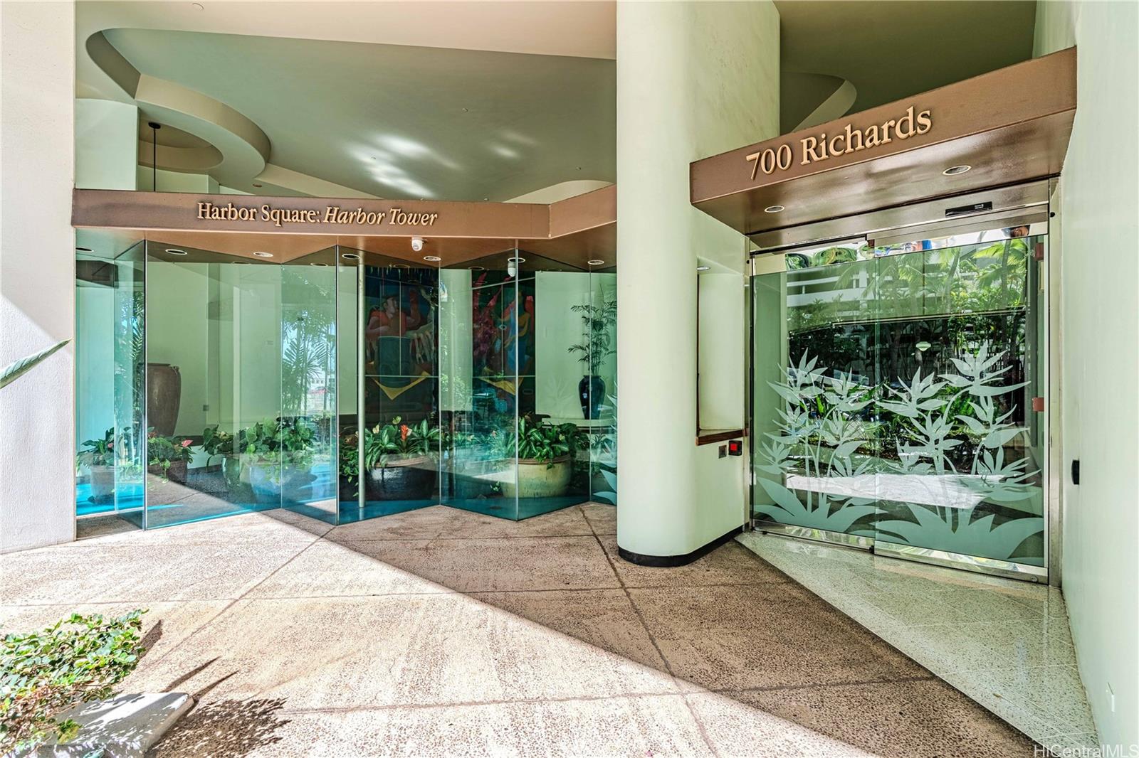 Harbor Square condo # 2101, Honolulu, Hawaii - photo 5 of 25