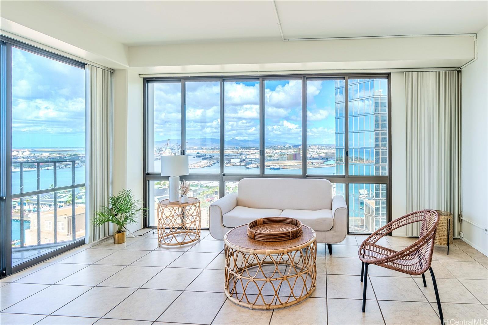 Harbor Square condo # 2101, Honolulu, Hawaii - photo 8 of 25