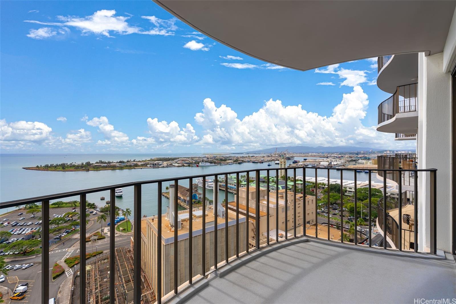 Harbor Square condo # 2309, Honolulu, Hawaii - photo 2 of 14