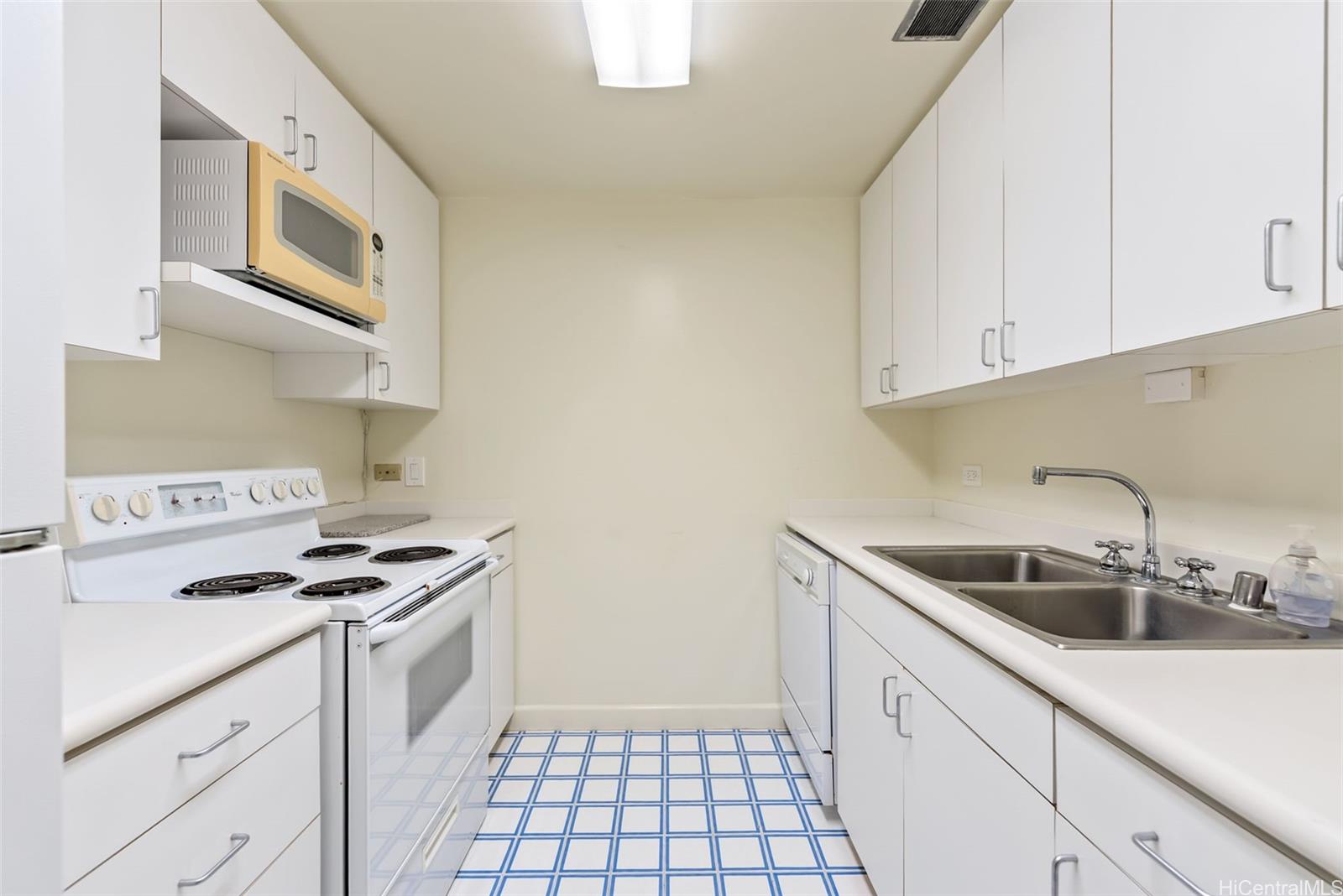 Harbor Square condo # 2309, Honolulu, Hawaii - photo 8 of 14