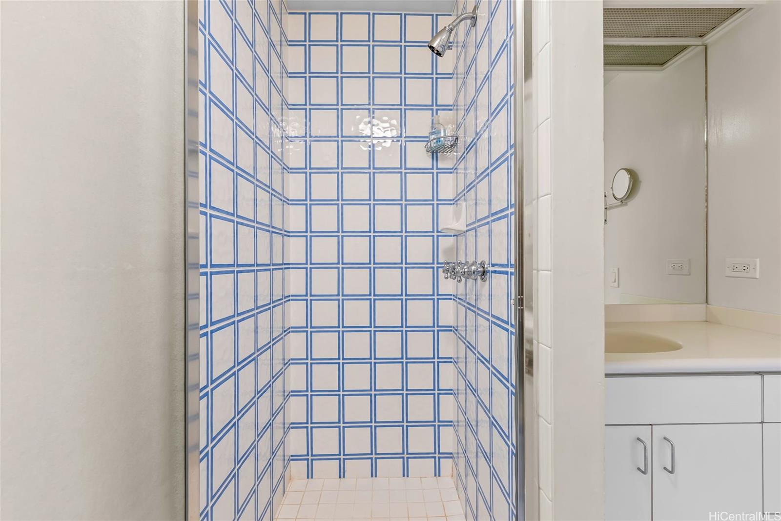 Harbor Square condo # 2309, Honolulu, Hawaii - photo 10 of 14