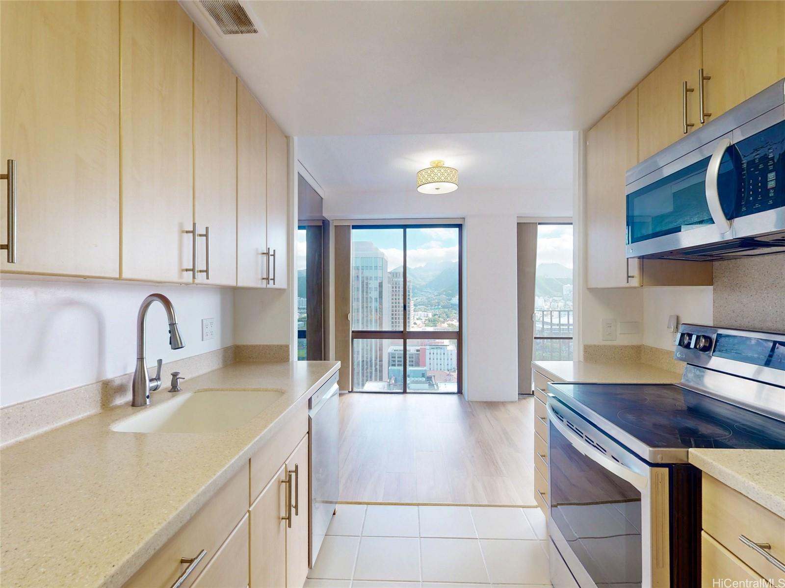 Harbor Square condo # 2406, Honolulu, Hawaii - photo 12 of 19