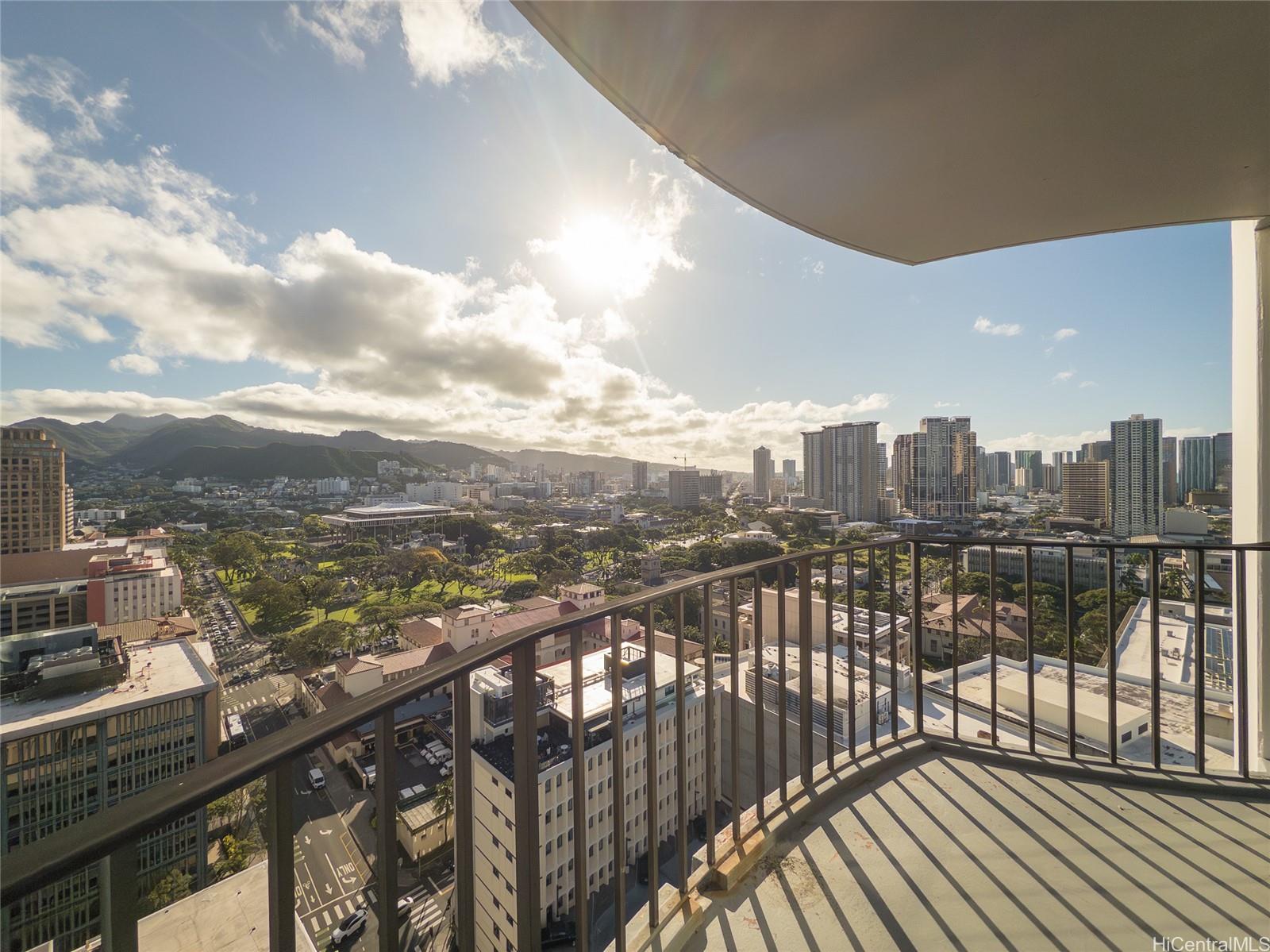 Harbor Square condo # 2406, Honolulu, Hawaii - photo 3 of 19