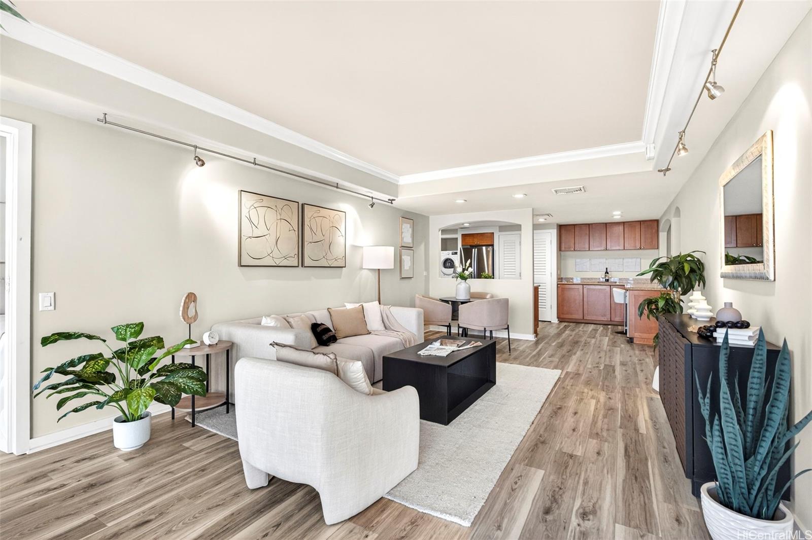 Harbor Square condo # 2510, Honolulu, Hawaii - photo 4 of 25