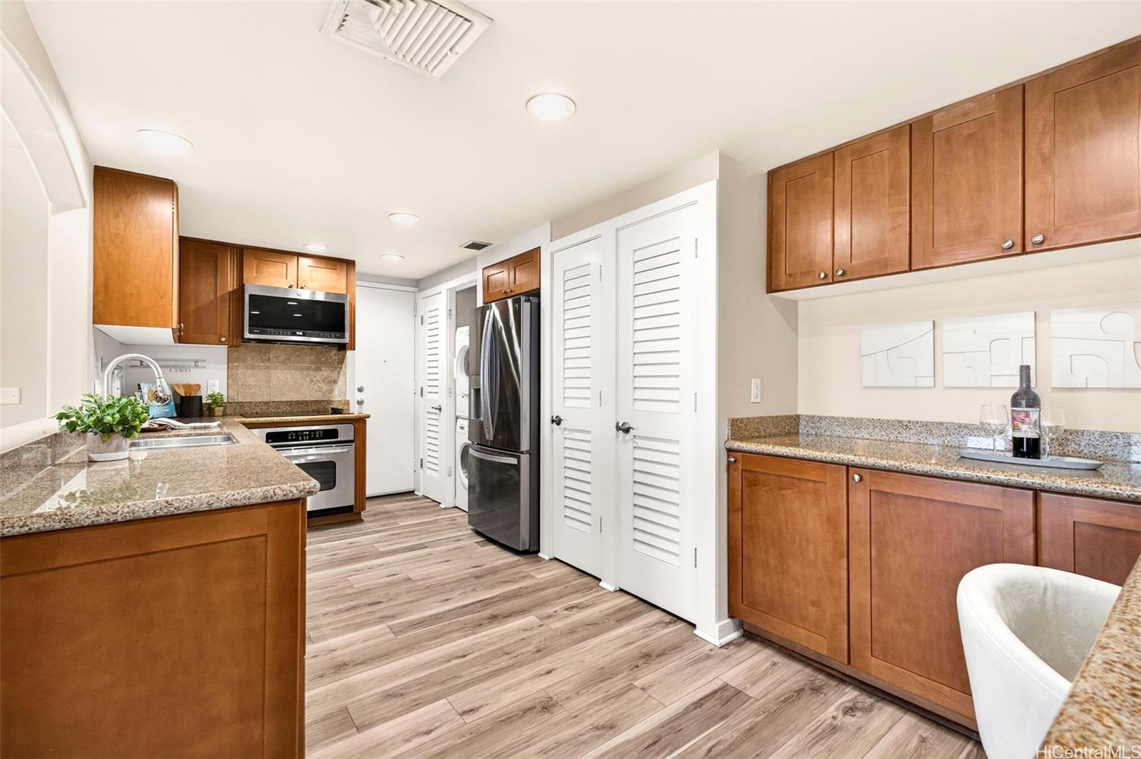 Harbor Square condo # 2510, Honolulu, Hawaii - photo 6 of 25