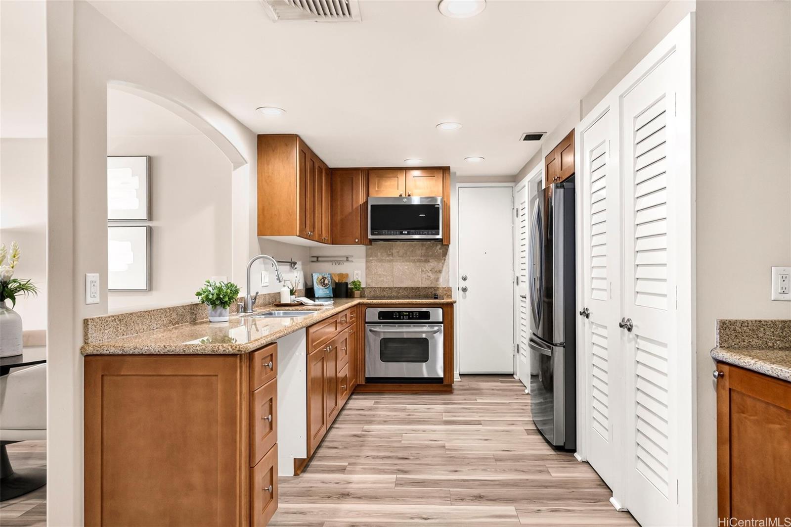 Harbor Square condo # 2510, Honolulu, Hawaii - photo 7 of 25