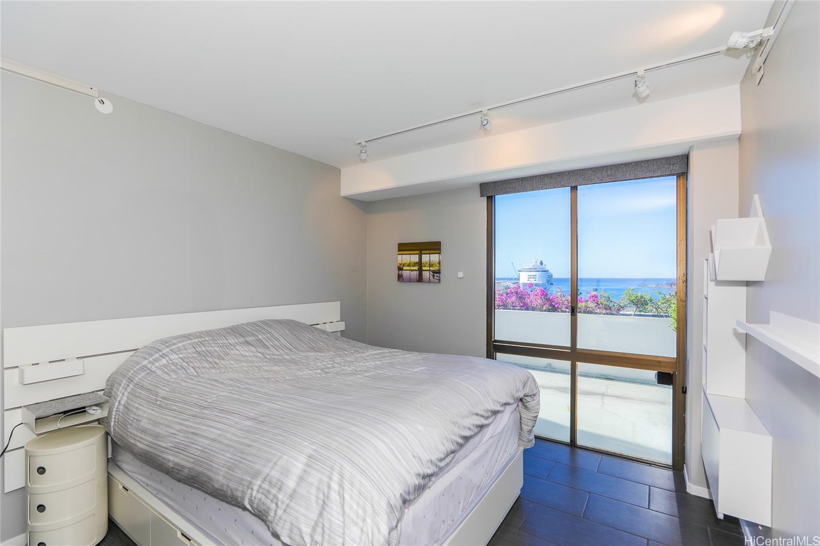 Harbor Square condo # 709, Honolulu, Hawaii - photo 18 of 25