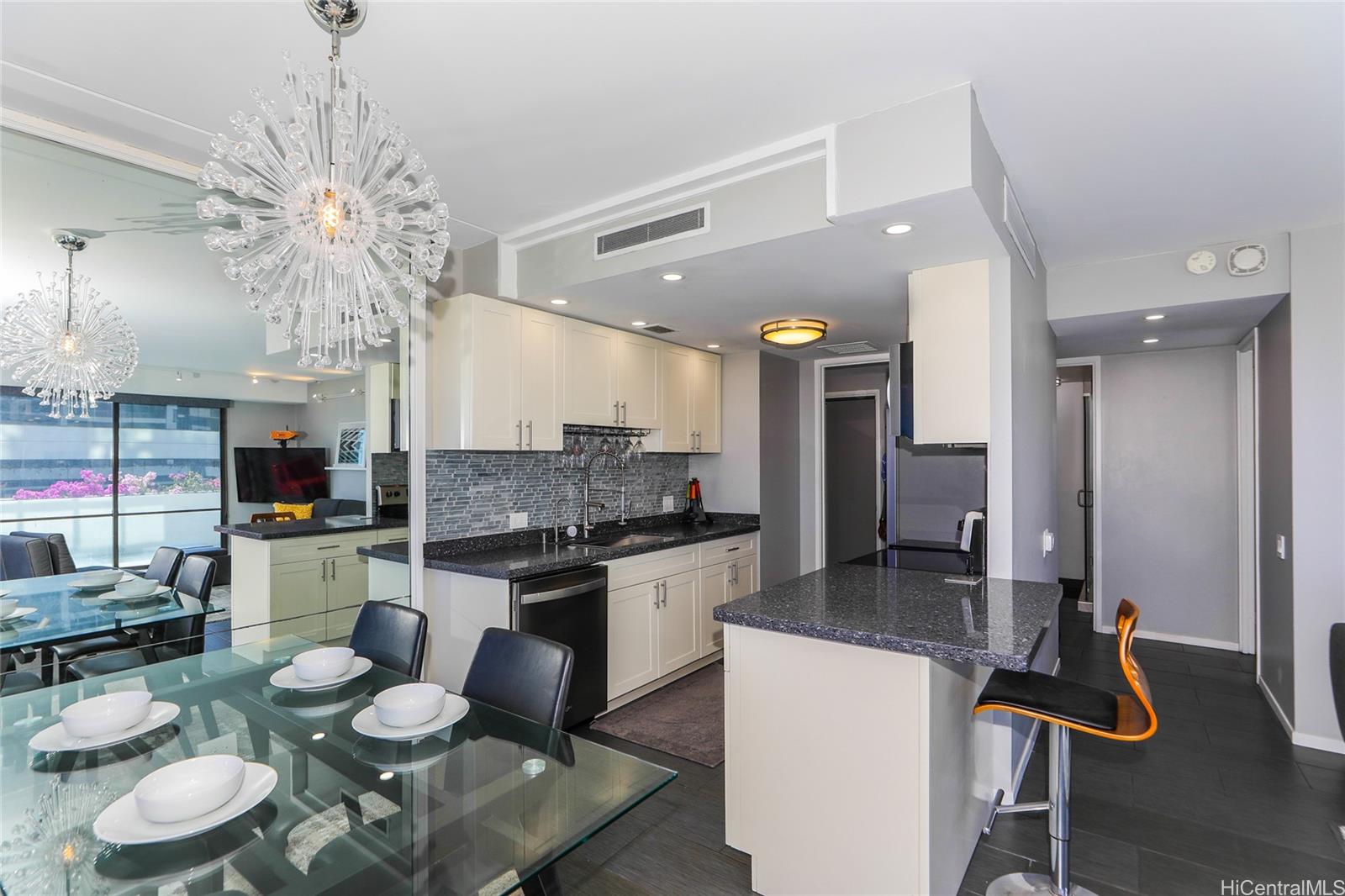 Harbor Square condo # 709, Honolulu, Hawaii - photo 6 of 25