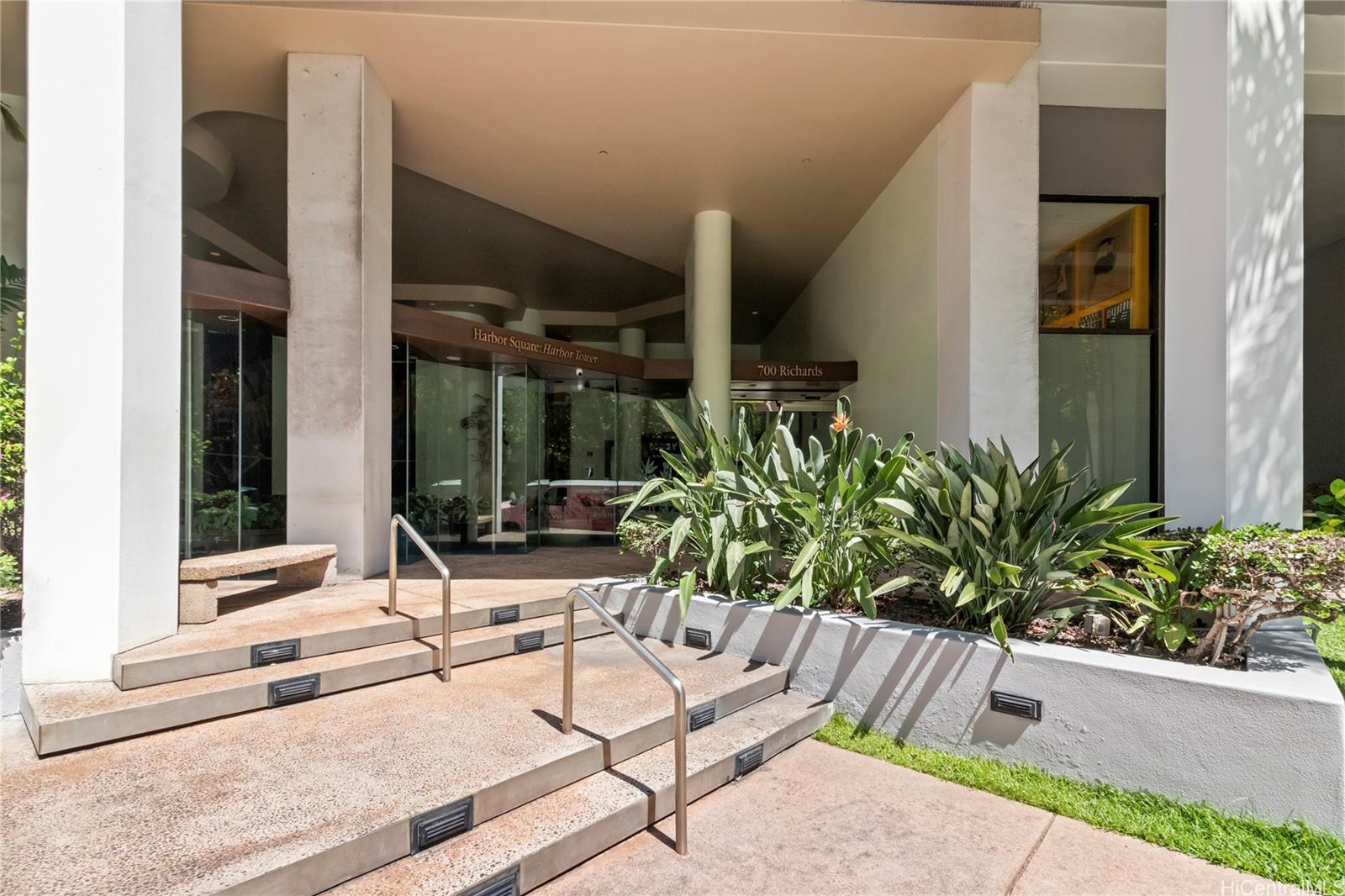 Harbor Square condo # 807, Honolulu, Hawaii - photo 2 of 15