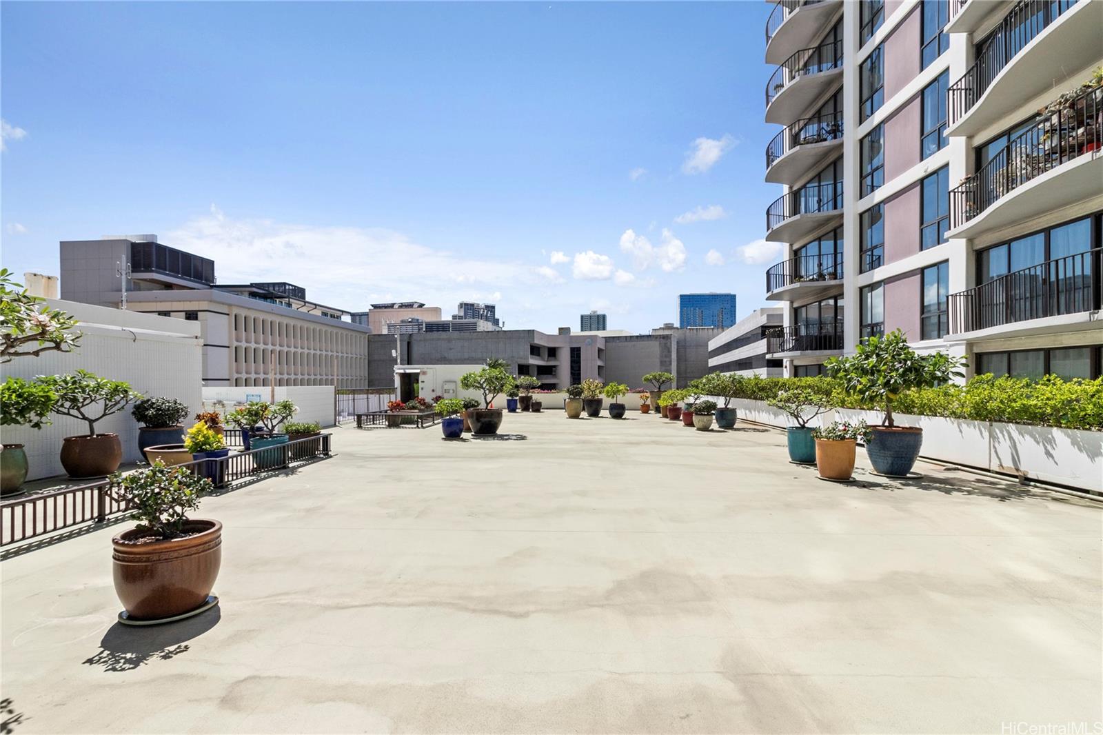 Harbor Square condo # 807, Honolulu, Hawaii - photo 13 of 15