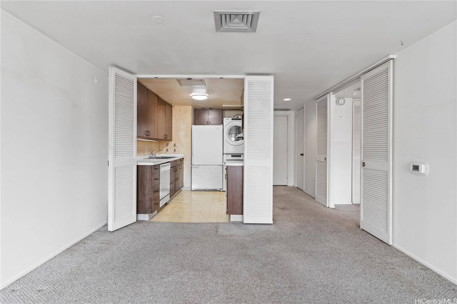 Harbor Square condo # 807, Honolulu, Hawaii - photo 5 of 15