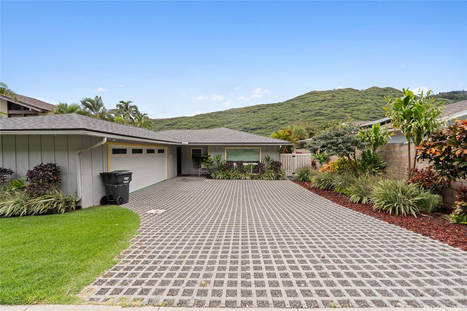 702  Hahaione Street Hahaione-lower, Hawaii Kai home - photo 2 of 25