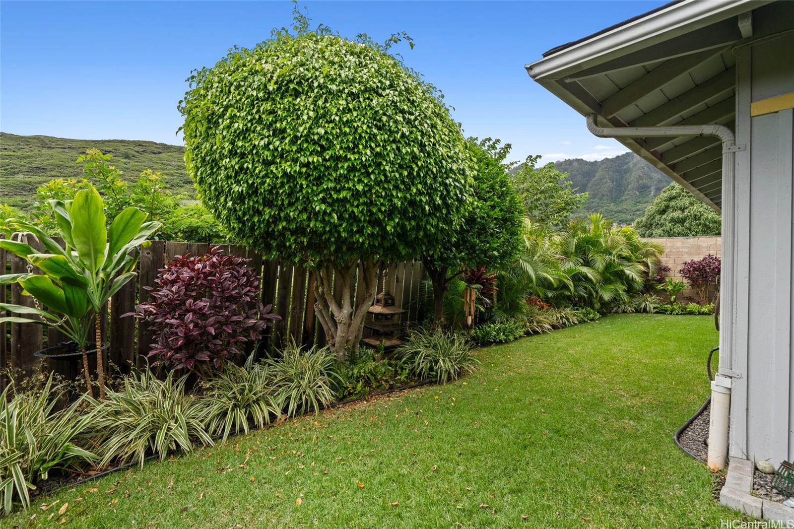 702  Hahaione Street Hahaione-lower, Hawaii Kai home - photo 19 of 25