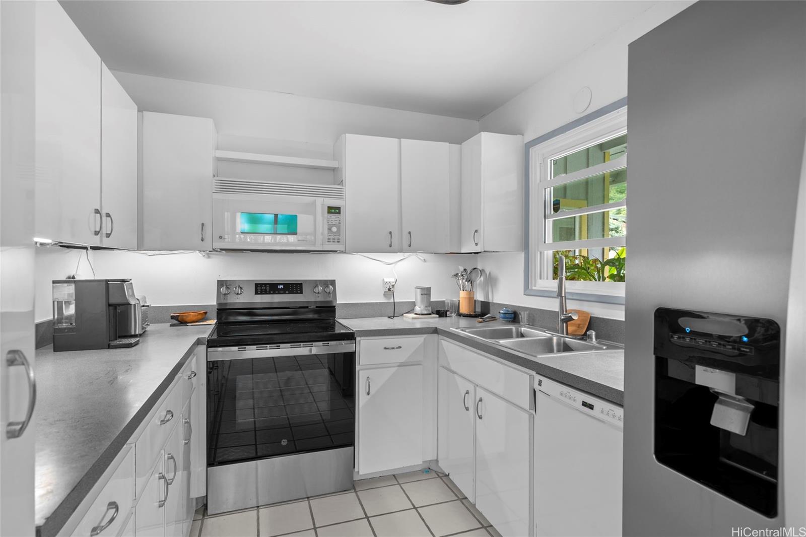 702  Hahaione Street Hahaione-lower, Hawaii Kai home - photo 8 of 25