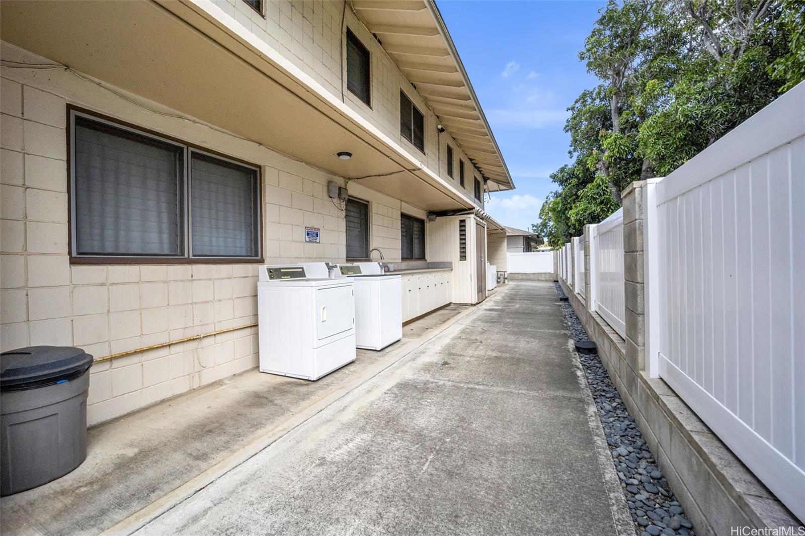 708E Olokele Ave Honolulu - Multi-family - photo 5 of 14