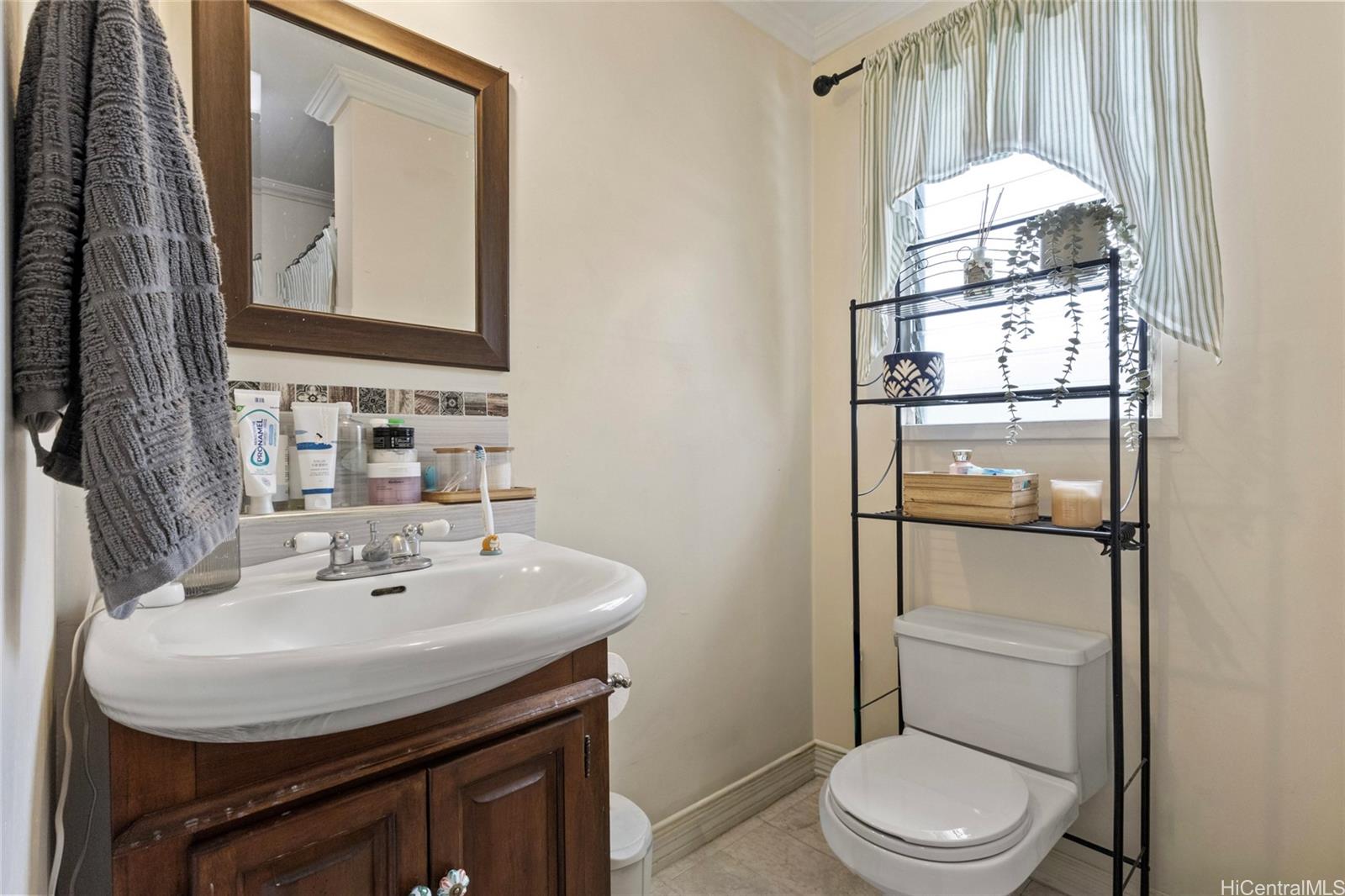 709  Twin View Drive Puunui, Honolulu home - photo 8 of 25