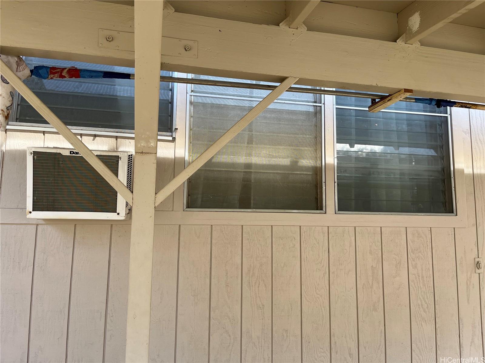 710  Hausten Street Moiliili, Honolulu home - photo 3 of 14