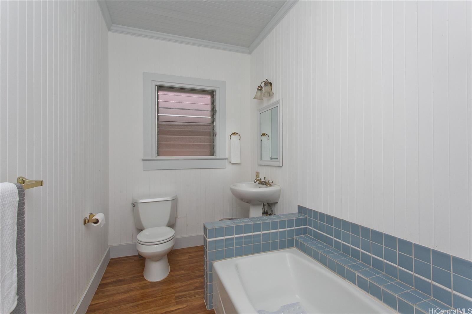 710  Hausten Street Moiliili, Honolulu home - photo 9 of 14