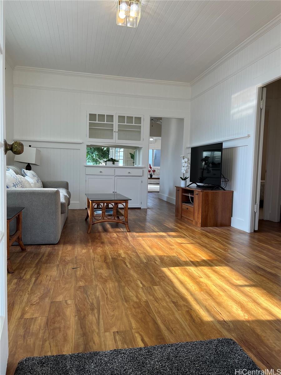 710  Hausten Street Moiliili, Honolulu home - photo 2 of 15