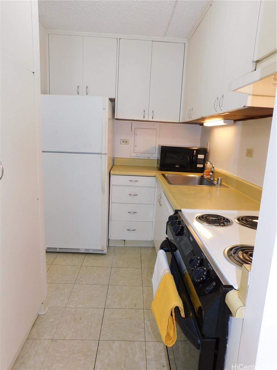 Lunalilo Tower condo # 301, Honolulu, Hawaii - photo 9 of 14