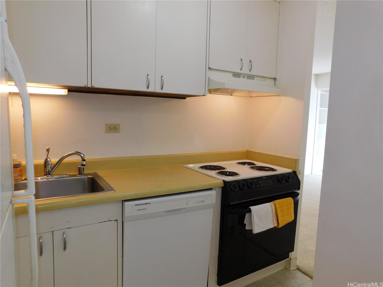 Lunalilo Tower condo # 301, Honolulu, Hawaii - photo 10 of 14