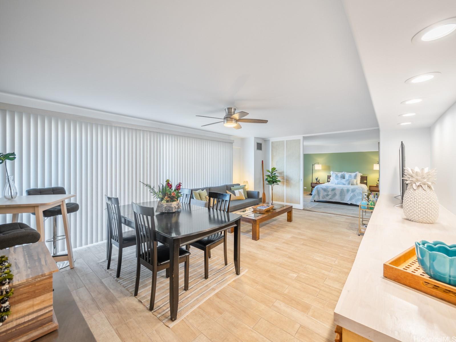 Lunalilo Tower condo # 402, Honolulu, Hawaii - photo 2 of 24