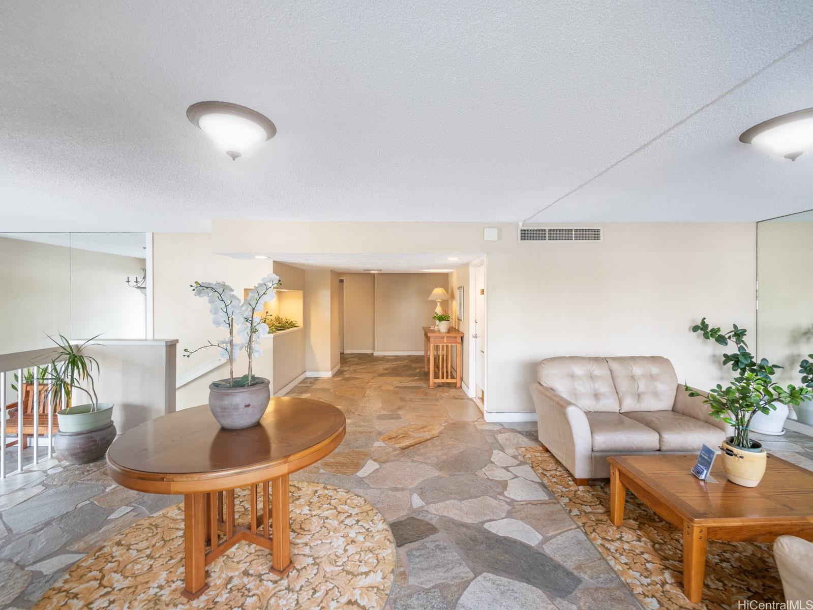 Lunalilo Tower condo # 402, Honolulu, Hawaii - photo 16 of 20