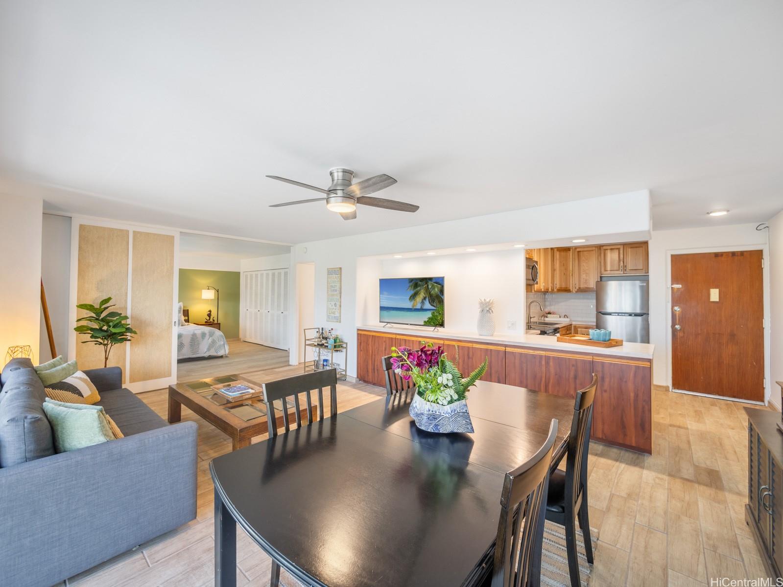 Lunalilo Tower condo # 402, Honolulu, Hawaii - photo 3 of 20