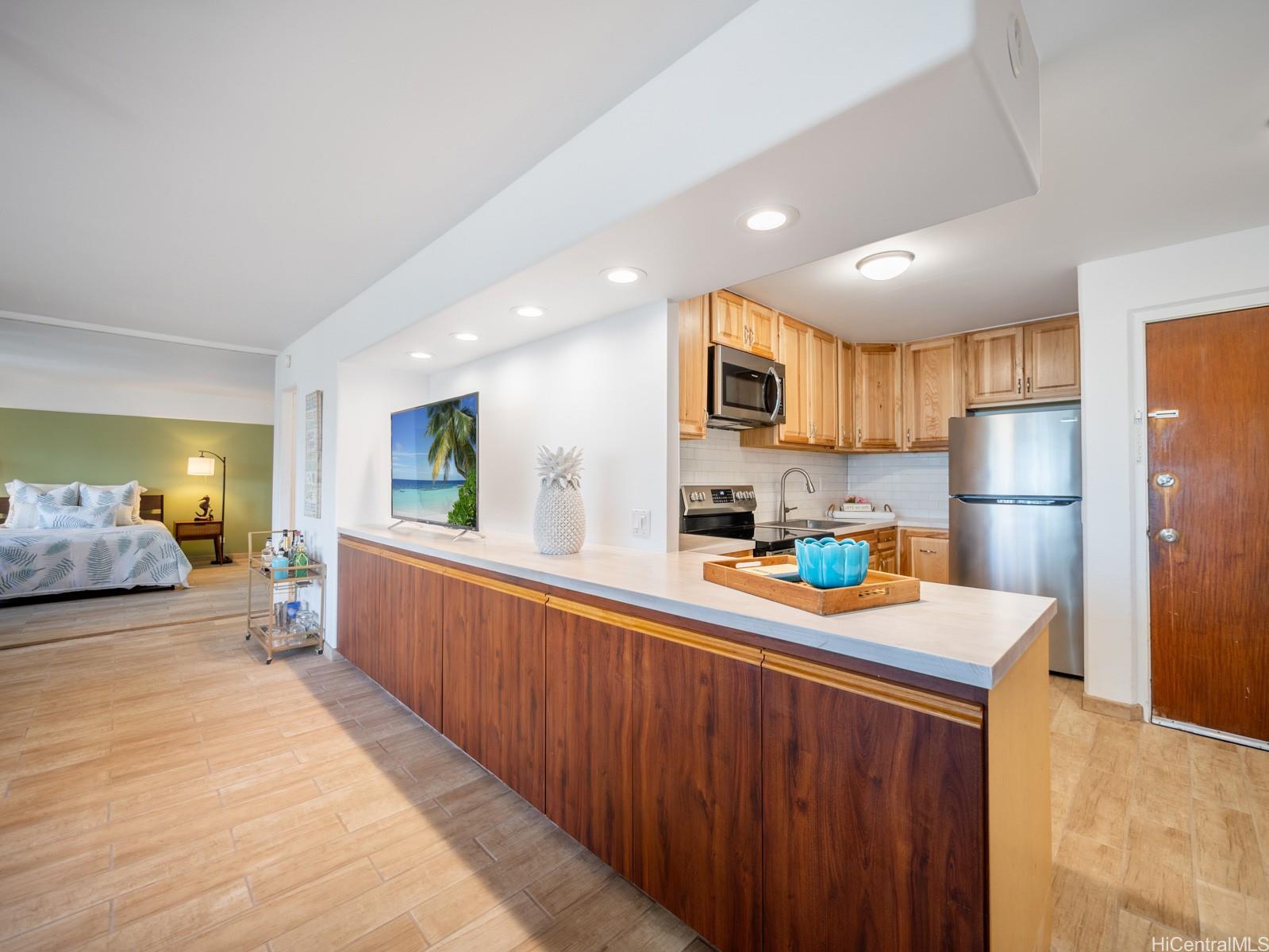 Lunalilo Tower condo # 402, Honolulu, Hawaii - photo 6 of 20