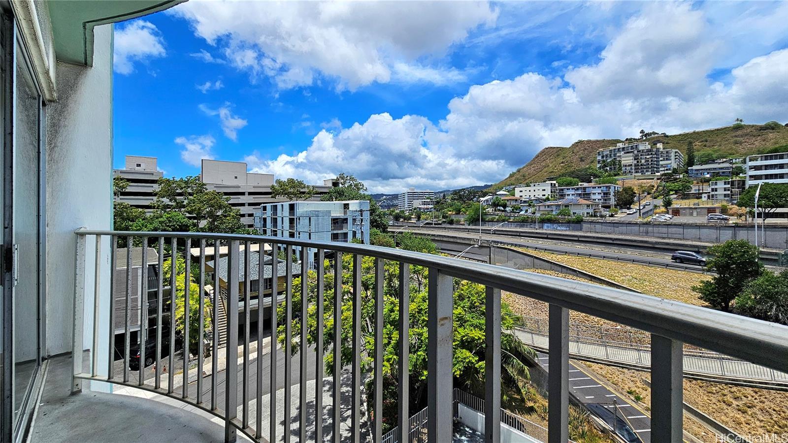 Lunalilo Tower condo # 608, Honolulu, Hawaii - photo 23 of 25